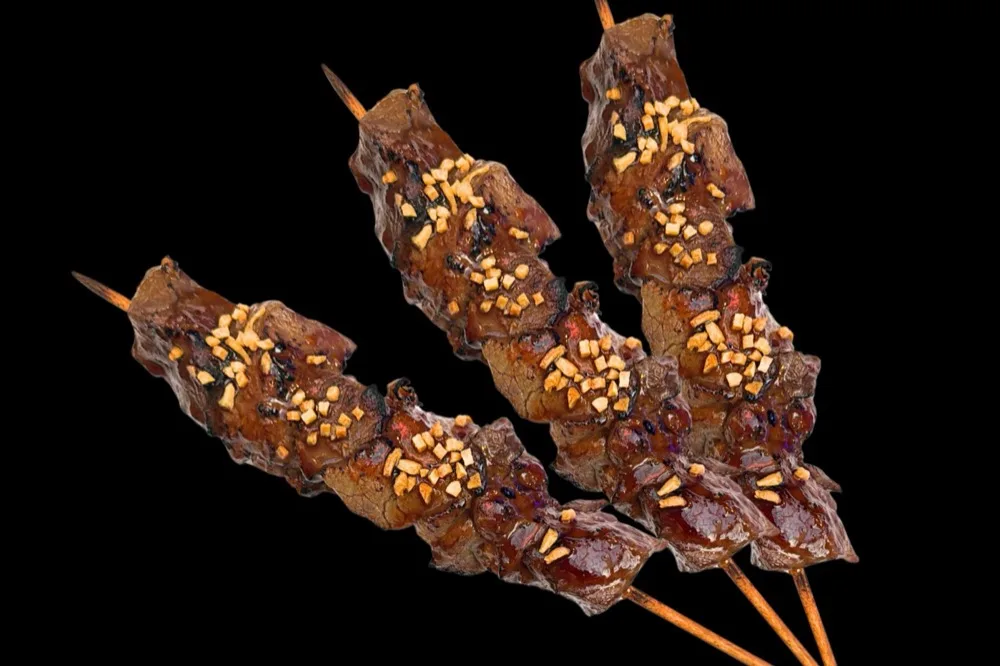 Beef kushiyaki skewers, grilled with crunchy garlic
